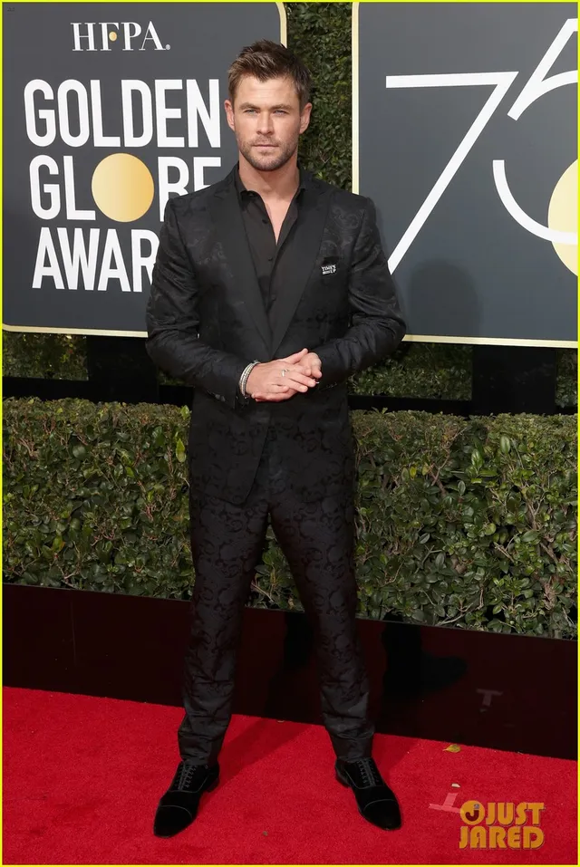 chris-hemsworth-thor-director-taika-waititi-arrive-at-golden globes-2018-03 chris-hemsworth-thor-director-taika-waititi-arrive-at-golden globes-2018-03