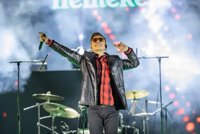 Thủ lĩnh nhóm nhạc Westlife cùng nghệ sĩ Việt bùng nổ trong đêm nhạc Countdown Party 2019 - Ảnh 6. Thủ lĩnh nhóm nhạc Westlife cùng nghệ sĩ Việt bùng nổ trong đêm nhạc Countdown Party 2019 - Ảnh 6.