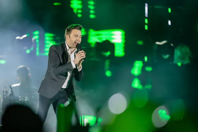 Thủ lĩnh nhóm nhạc Westlife cùng nghệ sĩ Việt bùng nổ trong đêm nhạc Countdown Party 2019 - Ảnh 1. Thủ lĩnh nhóm nhạc Westlife cùng nghệ sĩ Việt bùng nổ trong đêm nhạc Countdown Party 2019 - Ảnh 1.