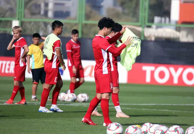 Asian Cup 2019: ĐT Việt Nam thoải mái tập luyện chuẩn bị gặp ĐT Iran - Ảnh 4.