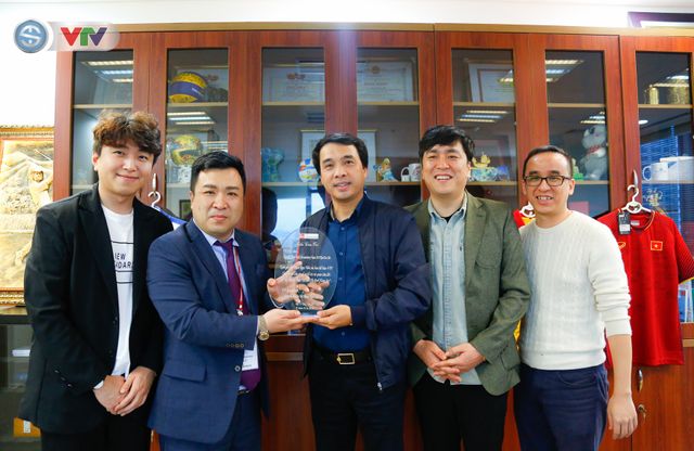 Nhà báo Phan Ngọc Tiến nhận kỷ niệm chương đặc biệt của Đài truyền hình Chosun (Hàn Quốc) - Ảnh 5.