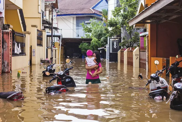 Khoảng 60 người thiệt mạng do lũ lụt và lở đất tại Indonesia - Ảnh 2.