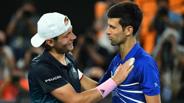 Australia mở rộng 2019: Djokovic thắng áp đảo Pouille để tiến vào chung kết - Ảnh 1.