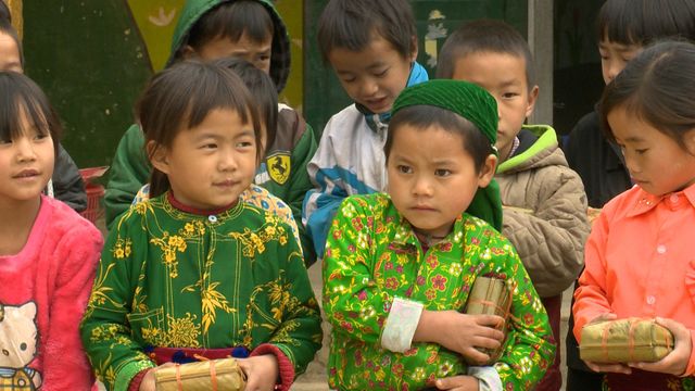 Quỹ Tấm lòng Việt trao tặng hàng nghìn suất quà cùng học bổng tới học trò nghèo trong 5 tháng đầu năm 2019 - Ảnh 13.