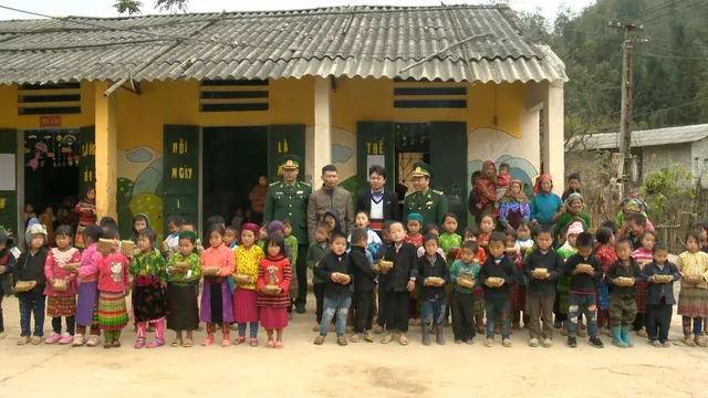 Quỹ Tấm lòng Việt trao tặng hàng nghìn suất quà cùng học bổng tới học trò nghèo trong 5 tháng đầu năm 2019 - Ảnh 15.