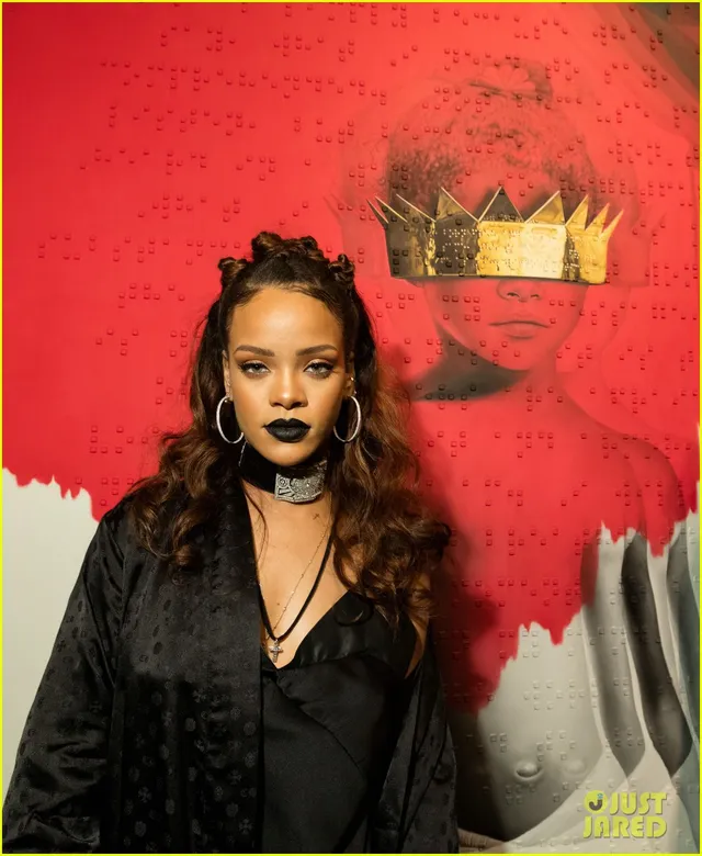 Chưa vội ra nhạc, Rihanna chúc mừng kỉ niệm 3 năm album cũ - Ảnh 3.