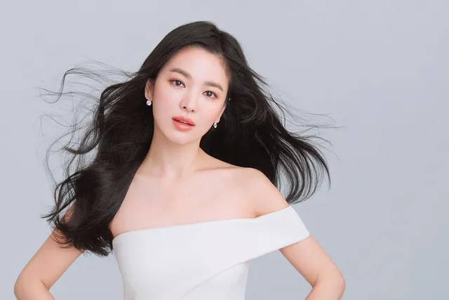 Song Hye Kyo gây sốt với vẻ đẹp tựa nữ thần - Ảnh 2.