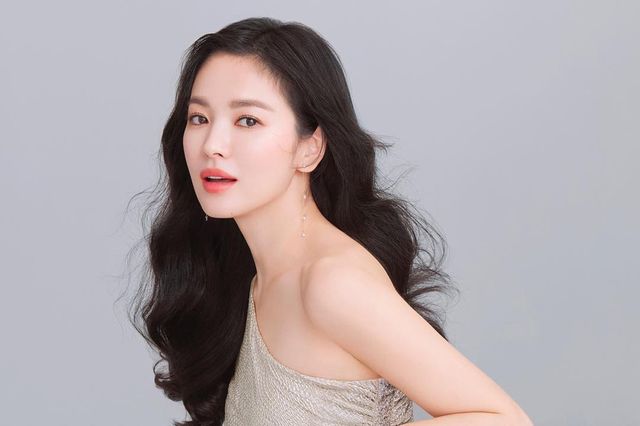 Song Hye Kyo gây sốt với vẻ đẹp tựa nữ thần - Ảnh 1.