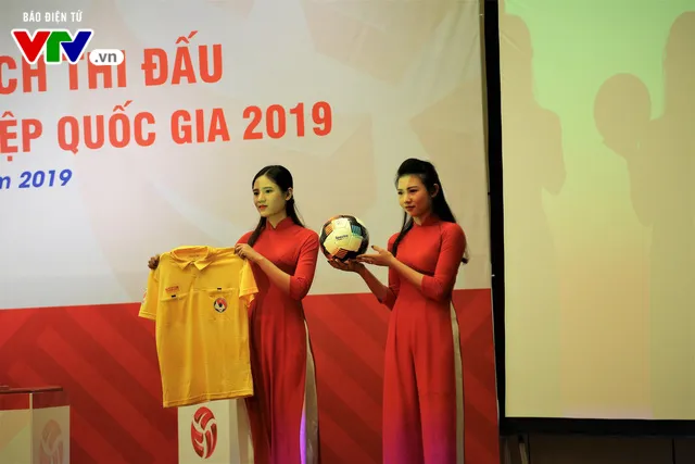 Điểm mới tại V.League 2019: Mỗi CLB được sử dụng 3 cầu thủ ngoại binh trên sân - Ảnh 1.