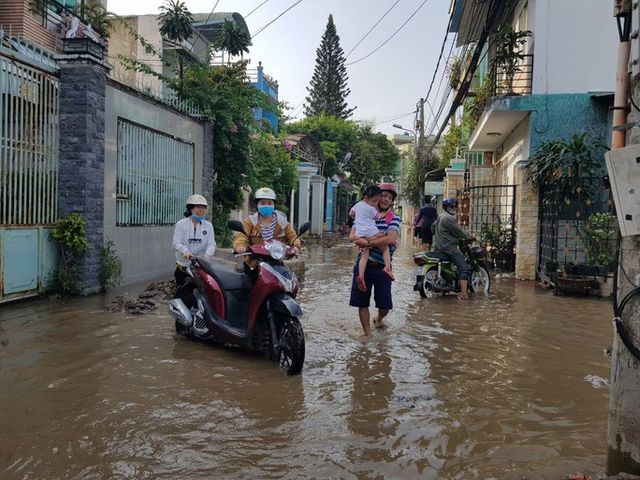 Triều cường đạt đỉnh, học sinh ở TP Cần Thơ được nghỉ học - Ảnh 1.