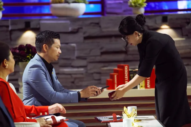 Shark Tank Việt Nam: “Mẹ bỉm sữa” khiến Shark Việt, Linh tranh giành rót 5 tỷ đồng - Ảnh 3. Shark Tank Việt Nam: “Mẹ bỉm sữa” khiến Shark Việt, Linh tranh giành rót 5 tỷ đồng - Ảnh 3.