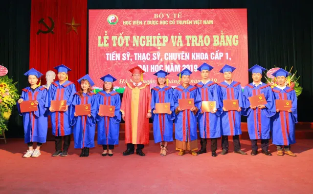 202 Bác sỹ chuyên khoa I, Tiến sỹ, ThS của Ngành y học cổ truyển tốt nghiệp - Ảnh 4.