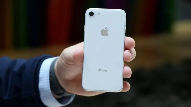 Chú ý: iPhone SE 2 có bản màu đỏ, giá thì siêu tốt! - Ảnh 1.