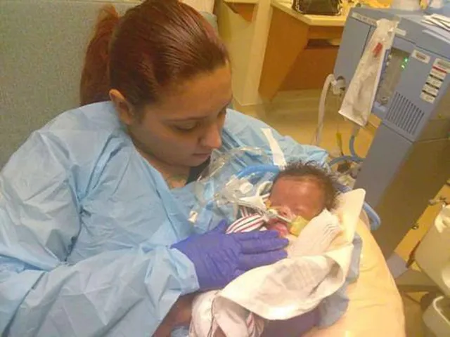 Mỹ: Em bé sơ sinh đầu tiên ở Texas được ghép da thành công - Ảnh 1.