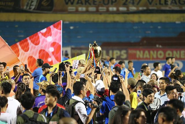 CLB Hà Nội tưng bừng nâng cúp vô địch V.League 2019 - Ảnh 12.