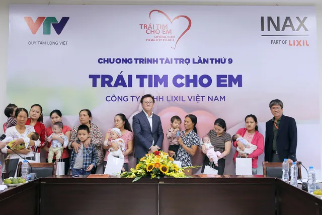 Quỹ Tấm lòng Việt và LIXIL Việt Nam chung tay hỗ trợ phẫu thuật tim bẩm sinh cho các bệnh nhi có hoàn cảnh khó khăn - Ảnh 16.