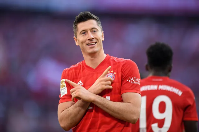 Lewandowski lập kỷ lục, Bayern Munich vươn lên đứng đầu BXH Bundesliga - Ảnh 2.