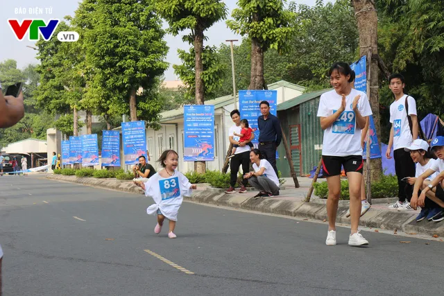 500 người cùng chạy bộ vì sức khỏe phụ nữ và trẻ em - Ảnh 5.