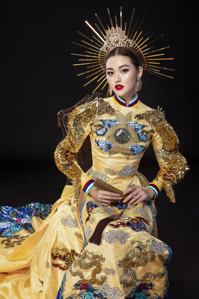 Tường San cầu cứu fan chọn giúp 1 trong 2 bộ quốc phục dự thi Miss International 2019 - Ảnh 3.