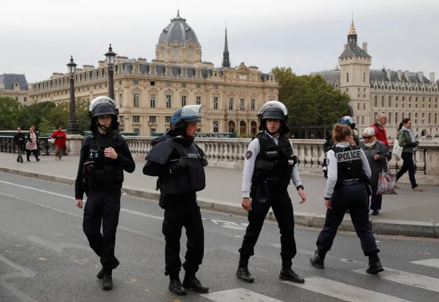 4 cảnh sát thiệt mạng trong vụ tấn công bằng dao tại Paris - Ảnh 3.