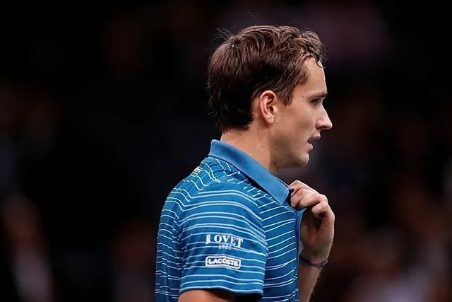 Đối thủ lý giải vì sao ngựa ô Daniil Medvedev thua đau tại Paris Masters - Ảnh 1.