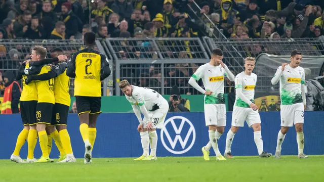 Dortmund 2-1 Monchengladbach: Julian Brandt lập cú đúp, chủ nhà ngược dòng ngoạn mục! - Ảnh 4.