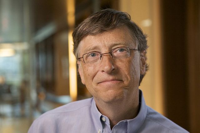 Tỷ phú Bill Gates khoe nút vàng YouTube - Ảnh 2.