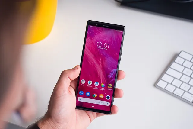 Sony bán smartphone cả quý chỉ bằng Samsung, Huawei... bán trong 1 ngày - Ảnh 1.