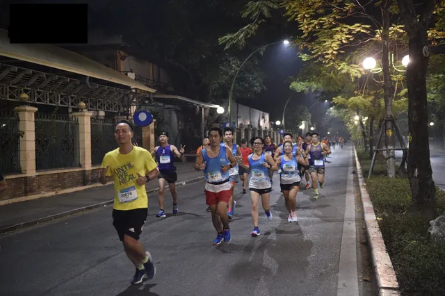 Chàng trai đẩy theo mẹ ngồi xe lăn chạy bộ, gây xúc động trong tập 4 Revive Marathon xuyên Việt - Ảnh 1.