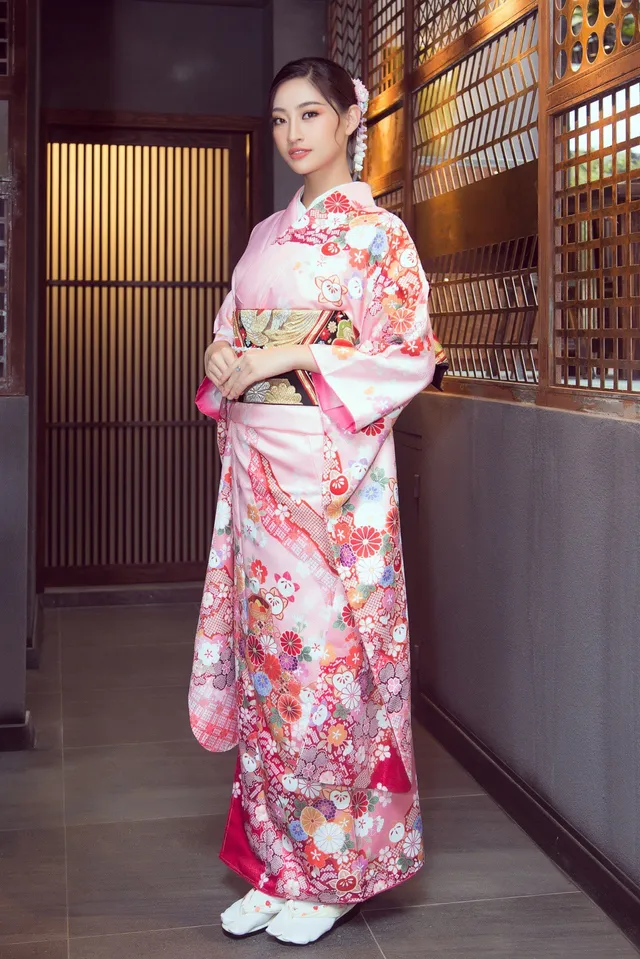 Hoa hậu Lương Thùy Linh - Á hậu Tường San diện kimono đọ sắc - Ảnh 7.