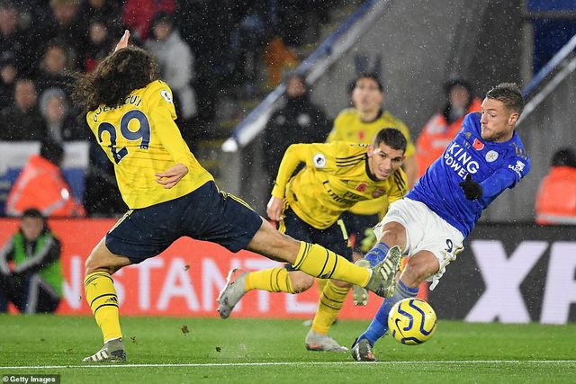 Leicester City 2-0 Arsenal: Pháo thủ văng khỏi top 4, Leicester vươn lên vị trí thứ 2 Ngoại hạng Anh - Ảnh 3.