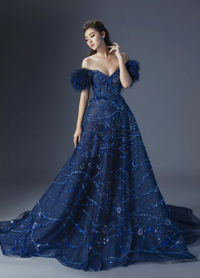 Tường San tung bộ ảnh gợi cảm với đầm dạ hội trước thềm Chung kết Miss International 2019 - Ảnh 11.