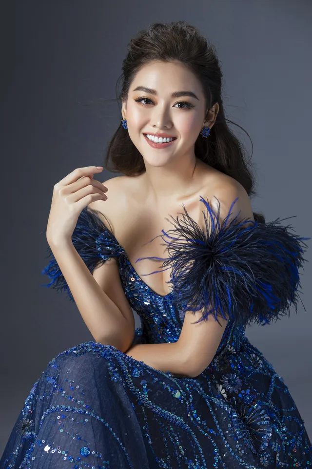 Tường San tung bộ ảnh gợi cảm với đầm dạ hội trước thềm Chung kết Miss International 2019 - Ảnh 2.