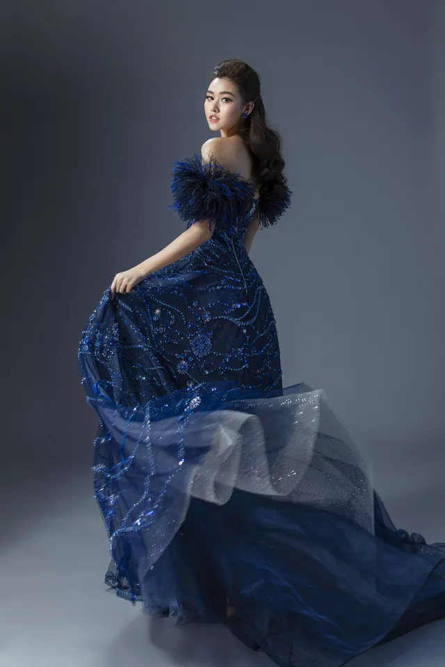 Tường San tung bộ ảnh gợi cảm với đầm dạ hội trước thềm Chung kết Miss International 2019 - Ảnh 6.