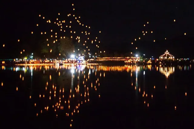 Cấm tự ý đốt pháo, thả đèn trời trong Lễ hội Loy Krathong tại Bangkok - Ảnh 1.