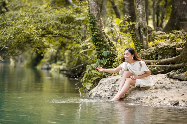 Hoa hậu Lương Thùy Linh đẹp mê hoặc trong clip tự giới thiệu gửi đến Miss World 2019 - Ảnh 19.