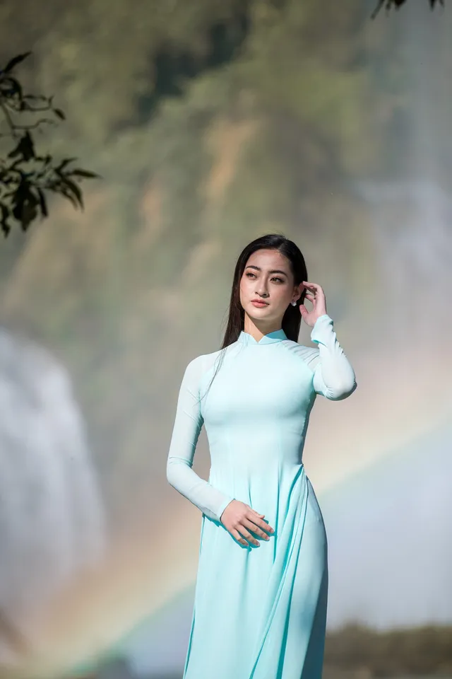 Hoa hậu Lương Thùy Linh đẹp mê hoặc trong clip tự giới thiệu gửi đến Miss World 2019 - Ảnh 11.