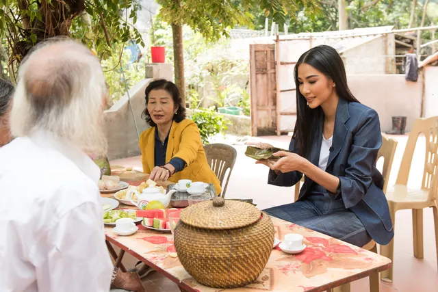 Ghé thăm nhà Hoàng Thùy ở Thanh Hóa trước khi cô lên đường thi Hoa hậu Hoàn vũ 2019 - Ảnh 2.