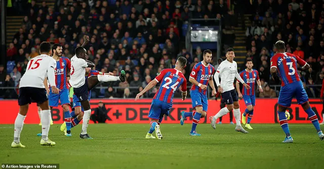 Crystal Palace 1-2 Liverpool: Hiệp 2 bùng nổ, củng cố ngôi đầu - Ảnh 1.