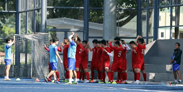 SEA Games 30: U22 Việt Nam tập luyện dưới thời tiết nắng nóng, chuẩn bị cho trận gặp U22 Lào - Ảnh 9.