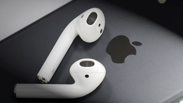 Mua iPhone, iPad, AirPods hời nhất dịp Black Friday ở đâu? - Ảnh 1.