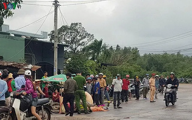 Ô tô va chạm với mô tô, một phụ nữ tử vong tại chỗ - Ảnh 1.