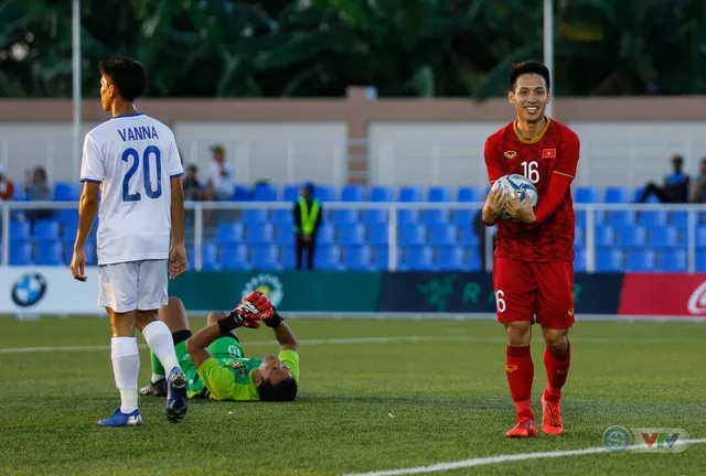 ẢNH: Tiến Linh lập hat-trick, Quang Hải lập công, U22 Việt Nam thắng 6-1 U22 Lào - Ảnh 14.