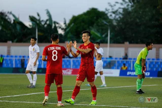 ẢNH: Tiến Linh lập hat-trick, Quang Hải lập công, U22 Việt Nam thắng 6-1 U22 Lào - Ảnh 16.