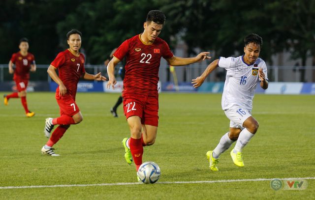 ẢNH: Tiến Linh lập hat-trick, Quang Hải lập công, U22 Việt Nam thắng 6-1 U22 Lào - Ảnh 15.