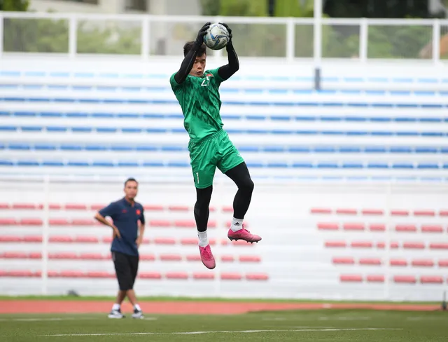 SEA Games 30: U22 Việt Nam tập luyện ngay sau trận thắng 6-1 trước U22 Lào - Ảnh 6.