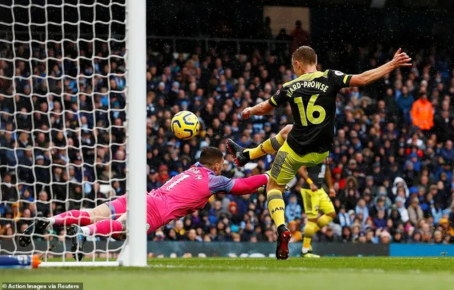 Man City 2-1 Southampton: Ngược dòng thắng kịch tính, Man City tiếp tục bám đuổi Liverpool - Ảnh 1.