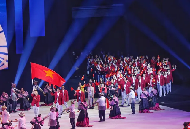 Lễ khai mạc SEA Games 30: Cô đọng cảm xúc và đặc sắc nghệ thuật - Ảnh 2.