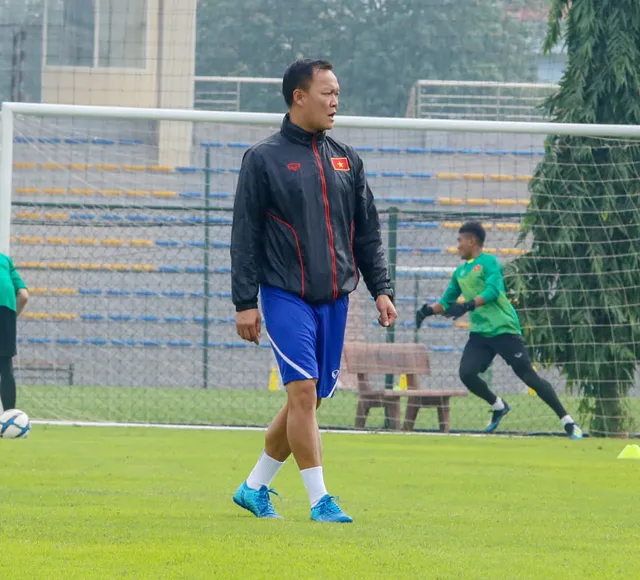 U20 Việt Nam tập buổi đầu tiên chuẩn bị cho giải giao hữu quốc tế - Ảnh 4.