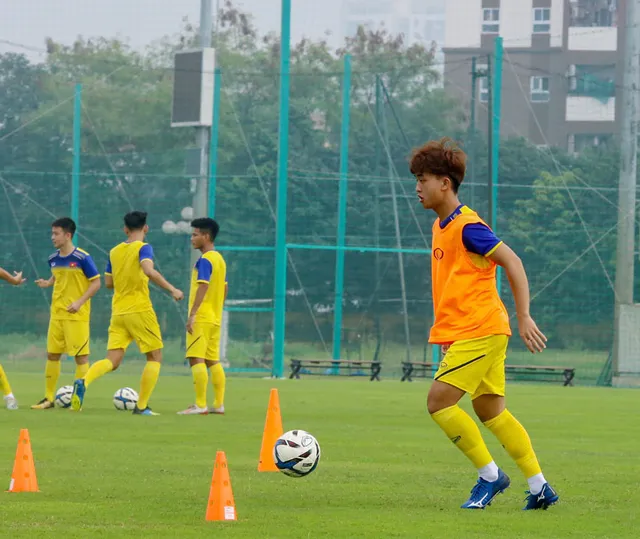 U20 Việt Nam tập buổi đầu tiên chuẩn bị cho giải giao hữu quốc tế - Ảnh 5.